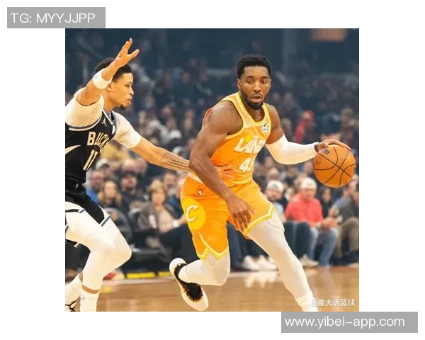 内外结合!米切尔与小莫布里上半场各自贡献12分5篮板2助攻表现出色 内外结合!米切尔与小莫布里上半场各自贡献12分5篮板2助攻表现出色